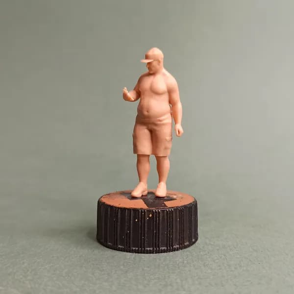 Грузчик в шортах. Фигурка в масштабе 1:43.