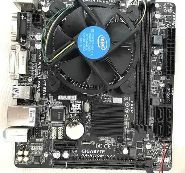 Pentium + матплата Gigabyte + кулер (LGA1151 материнская плата). Товар уцененный