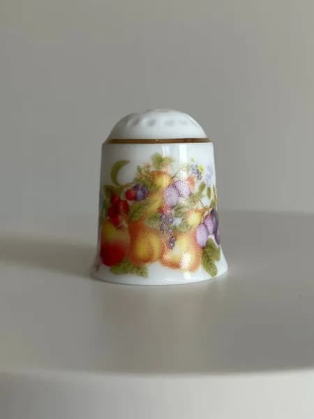 Винтажный коллекционный наперсток The Fruit Basket, изготовленный Anna-Perenna специально для Thimble Collectors Club. Германия, 1998 год