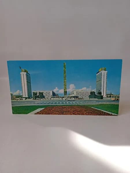 Открытка винтажная "Ленинград. Площадь Победы"