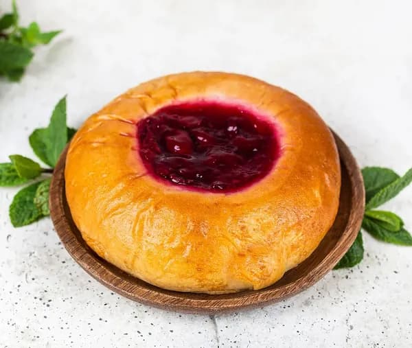 Ватрушка с вишней 100 г