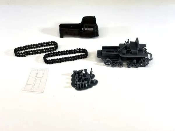 ДТ-75 трактор (набор для самостоятельной сборки, масштаб 1:72)