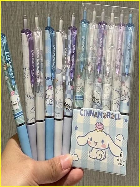 Качественный набор из 6 прессованных гелевых ручек с персонажами Hello Kitty и Cinnamoroll, дизайны разные.