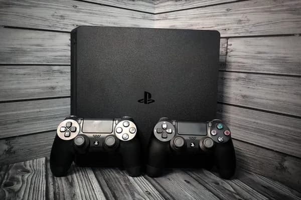 Игровая приставка PlayStation 4 Slim 1 ТБ 2 геймпада