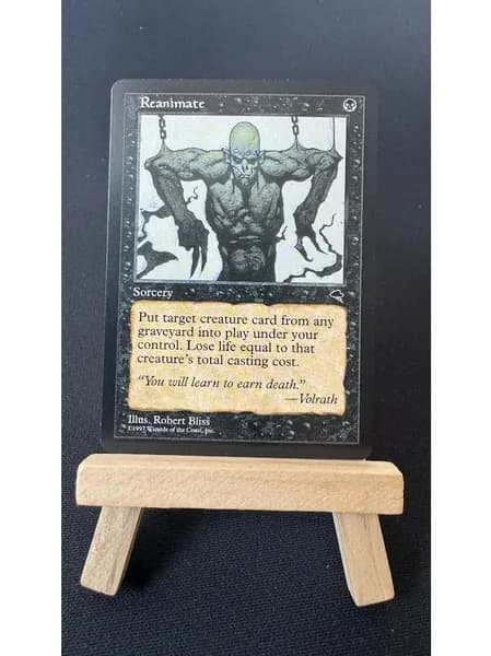 Magic: The Gathering Коллекционные карты: Galadriel's Dismissal, Reanimate Foil, Roaming Throne, Moonshaker Cavalry, Invasion of New Phyrexia и другие эксклюзивные карты с защитными чехлами