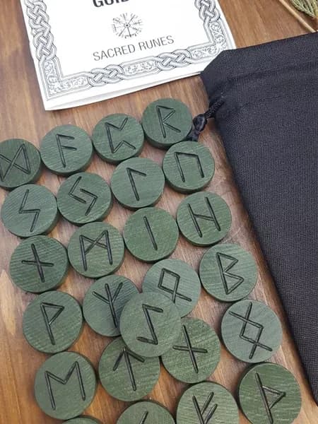 Руны скандинавские для гадания "Заповедный Лес" bag