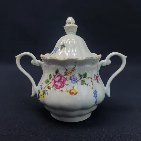 Сахарница фарфоровая винтажная, СССР. Перламутр, цветы, роспись золотом.