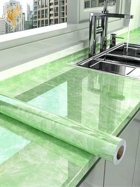 Защитное покрытие для кухонного стола размером 0,6 x 1 м, обладающее качественной устойчивостью к влаге, высоким температурам, жиру и образованию плесени