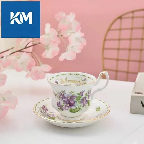 Чайная пара Royal Albert. Серия "Цветок месяца". Англия. Костяной фарфор. Клеймо 70-е гг. Сузуран в мае