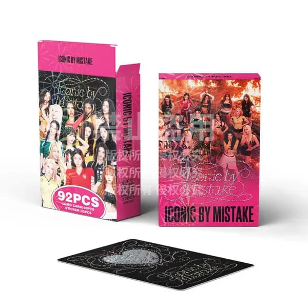 Совместная песня корейской K-POP группы LESS ILLIT под названием ICONIC BY MISTAKE поставляется с 60 фотокарточками и 32 мини-наклейками.
