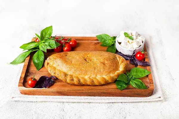 Кальцоне с брынзой и овощами 200 г
