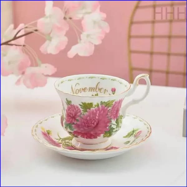 Чайная пара Royal Albert. Серия "Цветок месяца". Англия. Костяной фарфор. Клеймо 70-е гг. Сузуран в мае
