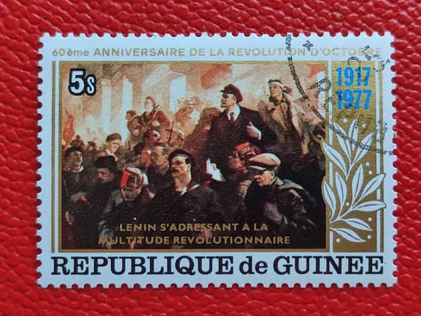 Марки Гвинея 1977. В. И. Ленин: "60-я годовщина Октябрьской революции". Гашение - См фото