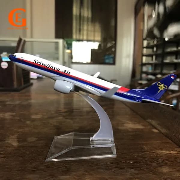 Авиамодель самолета Boeing 737 авиакомпании Sriwijaya Air Индонезия, металлическая коллекционная модель самолета с подставкой, 16 см