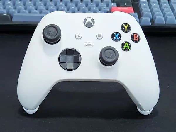 "Невидимая" подставка-держатель для геймпада Xbox , цвет белый