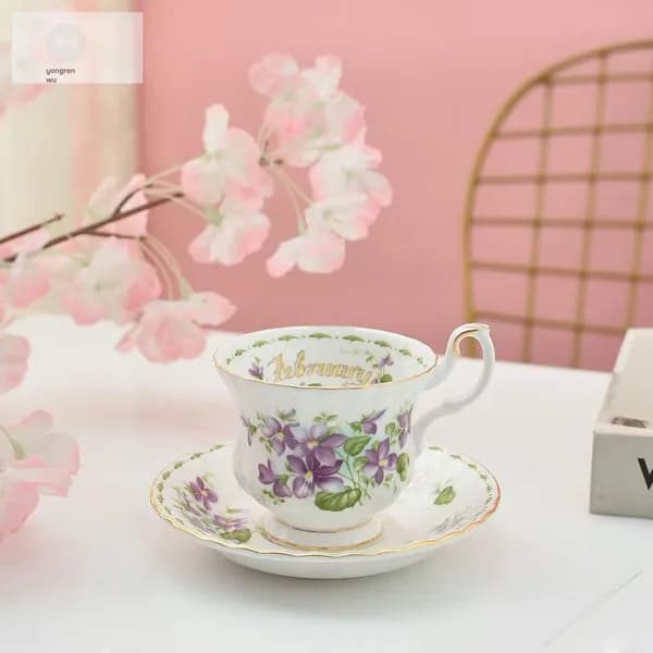 Чайная пара Royal Albert. Серия "Цветок месяца". Англия. Костяной фарфор. Клеймо 70-е гг. Сузуран в мае