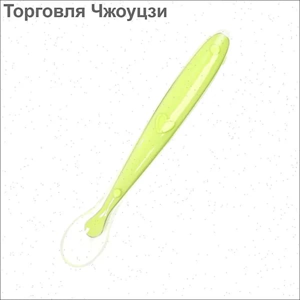 Детская ложка из пищевого силикона безопасна и проста в использовании
