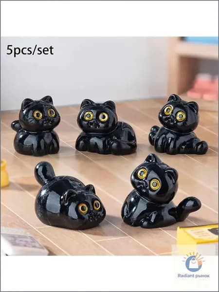 Маленькие украшения для черной кошки
