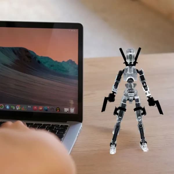 3D-кукла с полностью подвижными суставами и прозрачным корпусом