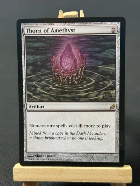 Заголовок: Волшебство в твоих руках: Уникальная карта Magic: The Gathering (MTG) с защитным протектором в подарок!
