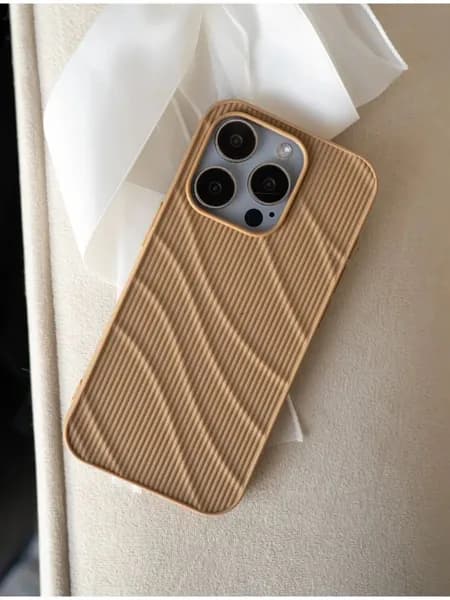 Чехол на iPhone 15 Pro стильный