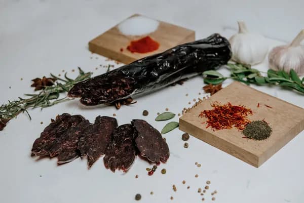 Казы (колбаса из конины сыровяленая)