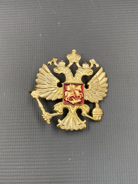 Кокарда ВС России на тулью, крылья орла, верх Армия РФ, Герб