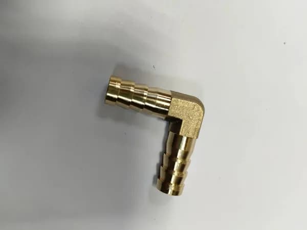 Штуцер угловой под шланг 10 мм