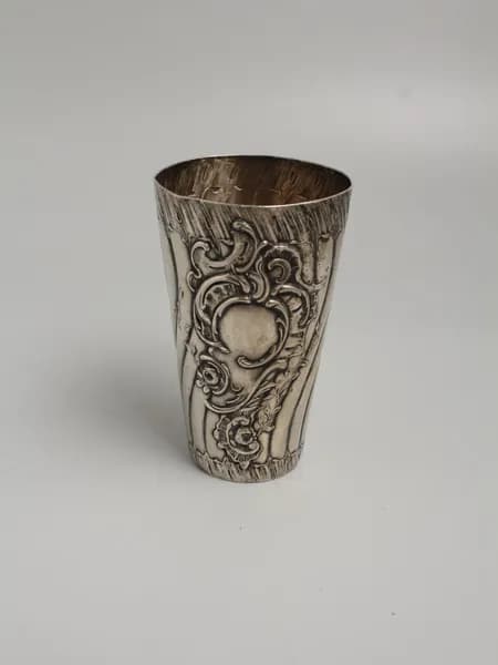 Антикварная стопка, металл, Европа, 1900 год. Высота 9,6 см