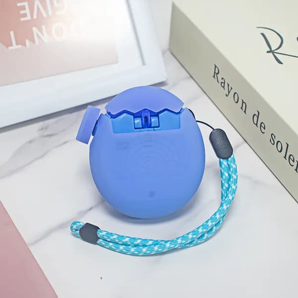 Силиконовый чехол для Tamagotchi Paradise: синий, с ремешком и защитной крышкой кнопки