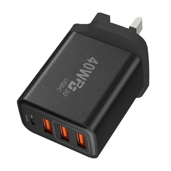 Портативное устройство емкостью 40 Вт с 3 портами USB A и 1 портом для пользователей