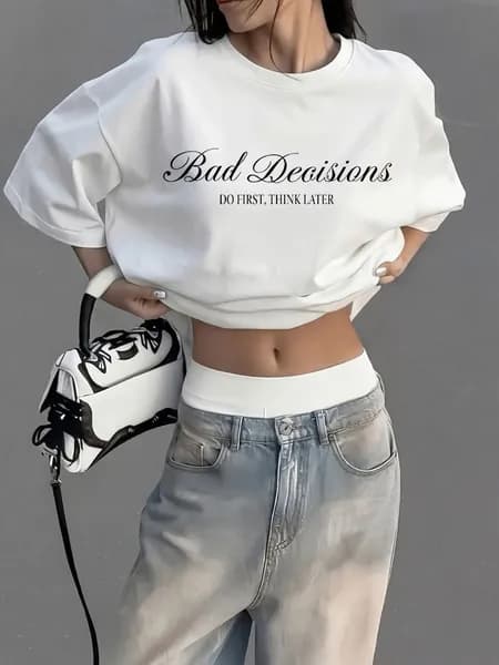 Футболка Женская футболка оверсайз с надписью "Bad Decisions. Do first, think later", белый, большие размеры
