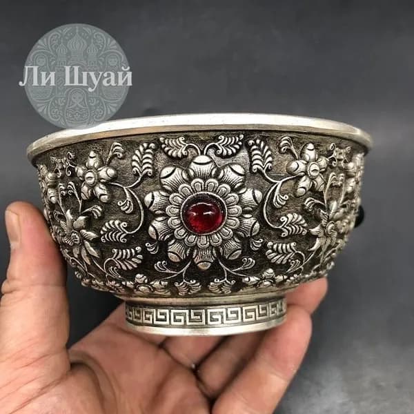 Цветочный узор, инкрустация драгоценными камнями Старинная серебряная чаша, коллекция 1933 года110
