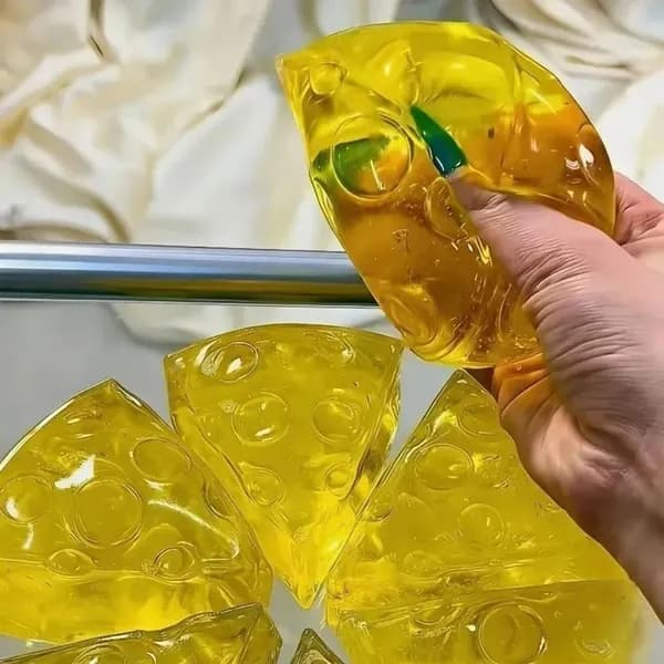 Съедобный на вид игрушечный сыр из ТПР для снятия стресса, 70 60 30 мм
