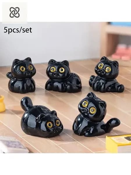 Маленькие украшения для черной кошки