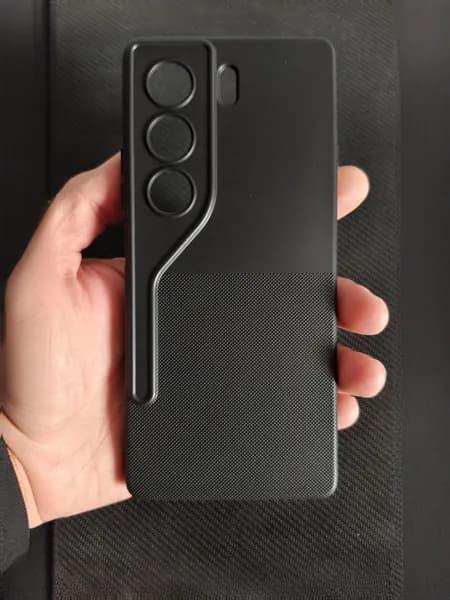Чехол пупырчатый на Tecno Camon 40 матовый черный