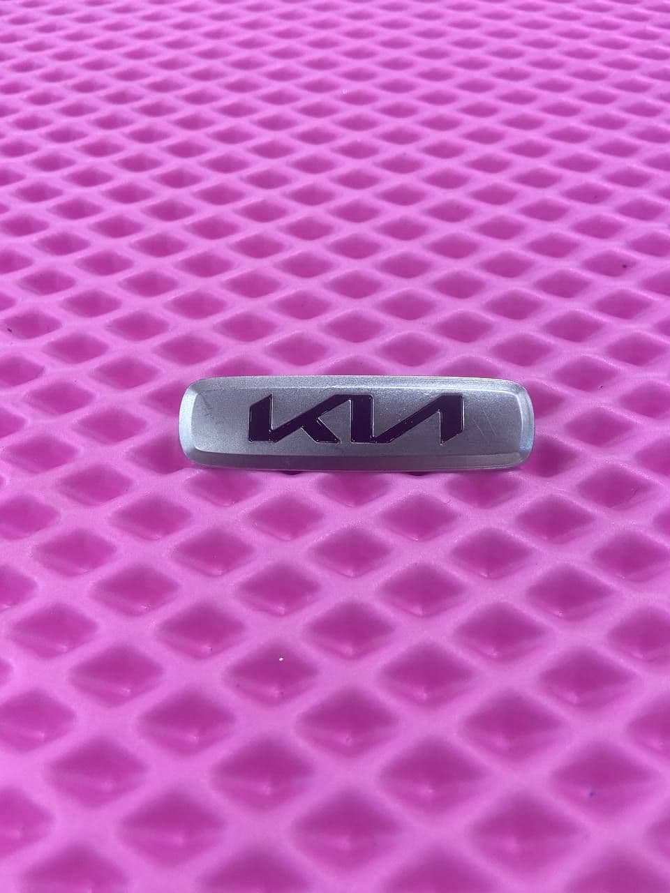 Логотип ( шильдик ) KIA (КИА) для автоковриков, автоаксессуаров, 1 шт