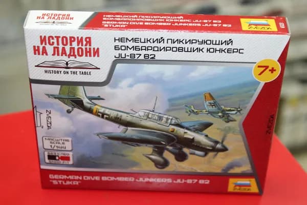 Сборная модель самолета 1:144 Звезда 6123 Немецкий бомбардировщик Ju-87B2