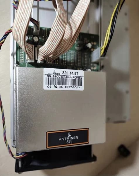 Antminer Новый, на заводских пломбах.S9j 14,5th с оригинальным блоком питания,майнет сразу две монеты (BTC+FB)