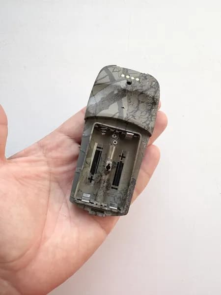 Задняя часть корпуса GPS навигатора Garmin Etrex Camo (с контактами)