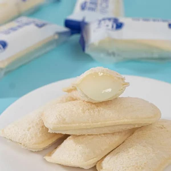 Мини-булочки с начинкой, лактомолочные, 12 шт. в упаковке: клубничный вкус, мягкие и сочные