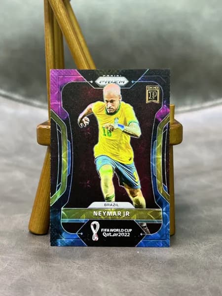Коллекционные футбольные карты серии Prizm FIFA Кубок мира Катар 2022 Неймари