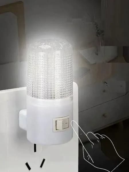Светодиодный ночник 4 LED, с выключателем для рассеянного мягкого освещения в розетку/ 220В 7.7*5.8*3см пластик