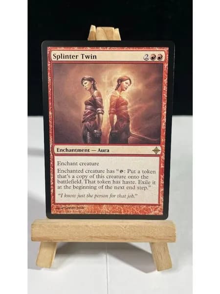 Заголовок: Волшебство в твоих руках: Уникальная карта Magic: The Gathering (MTG) с защитным протектором в подарок!