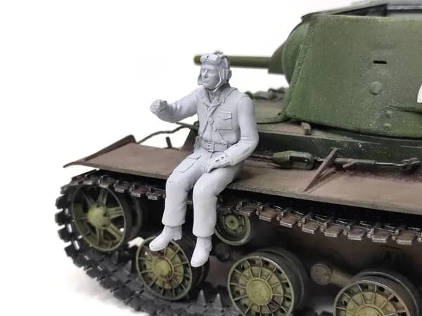 Фигура командира танка СССР 1943 г., поза 3. Масштаб 1:35