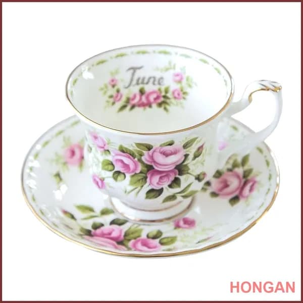 Чайная пара Royal Albert. Серия "Цветок месяца". Англия. Костяной фарфор. Клеймо 70-е гг. Сузуран в мае