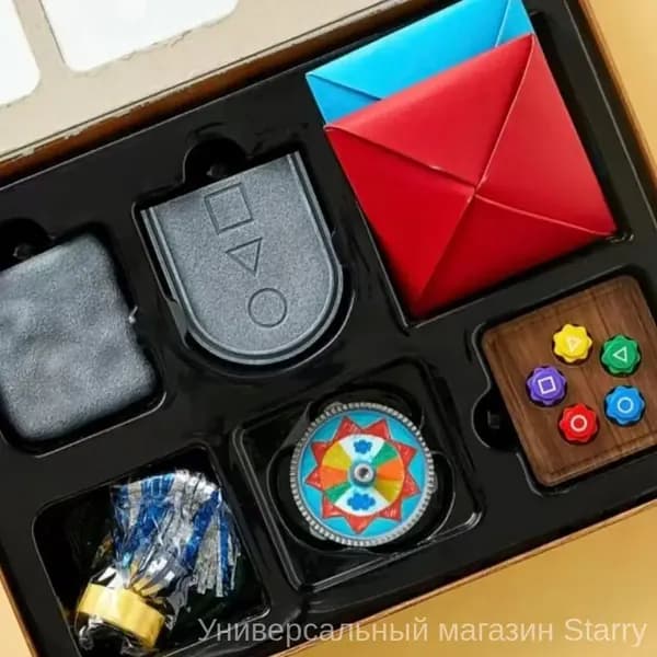 Семейный игровой набор, состоящий из корейских кубиков Squid game, является новым популярным развлечением. 05 4
