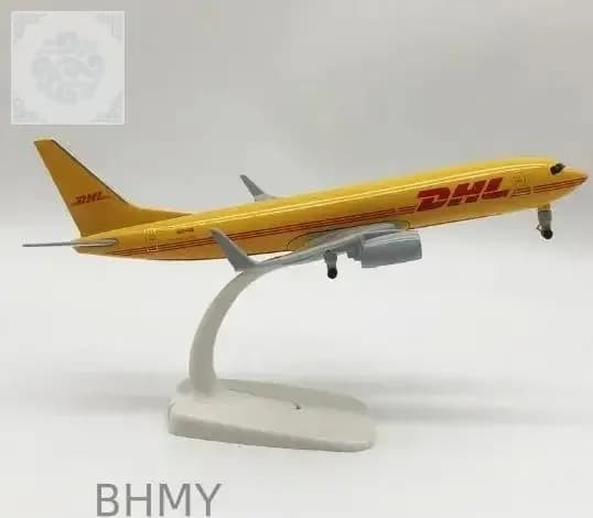 Металлическая модель самолета BOEING 737 DHL 20 см на подставке с шасси