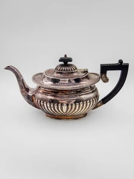 Чайник, 1920-е годы, Англия; мельхиор, серебрение; 1 л.