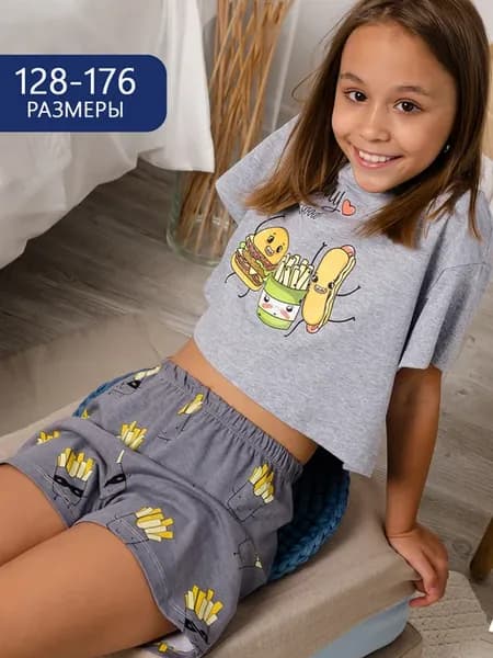 Летний костюм с шортами и футболкой